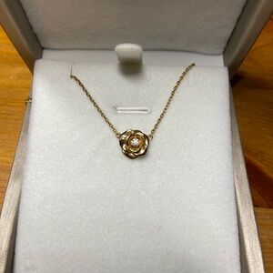 Solid 18k yellow gold rose flower necklace with a diamond
